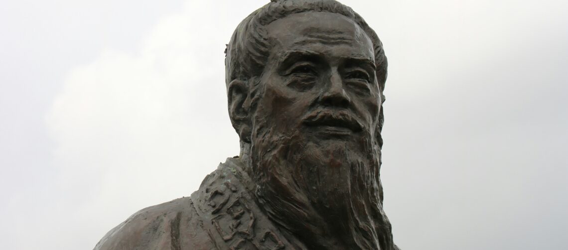A photo of a statue of Confucius.